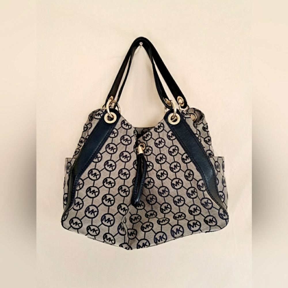 Michael Kors Designer MK Ludlow Signature Monogram Drawstring Bucket Purse bag